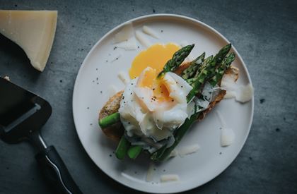 Asparagus with Poached Egg and Parmesan 